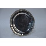 An Edwardian heavy quality silver plate with moulded rim