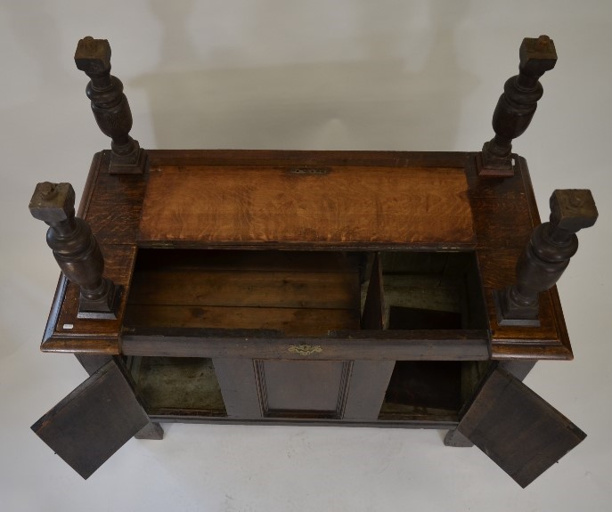 A George III oak coffer with later alterations - Image 4 of 5