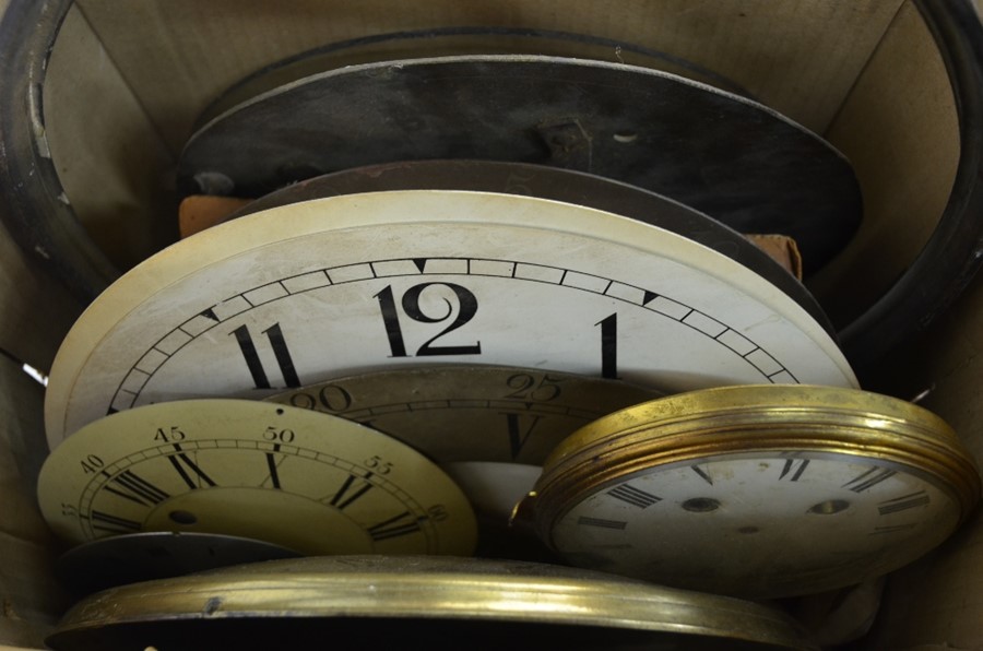 A collection of antique and later clock movements - Image 9 of 10