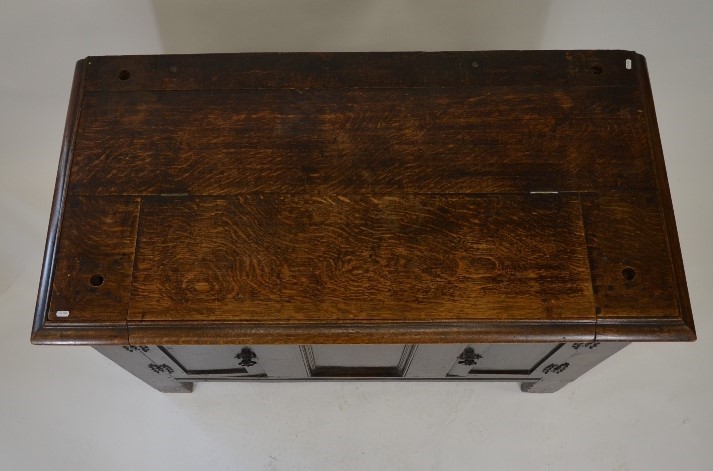 A George III oak coffer with later alterations - Image 5 of 5