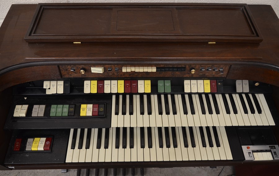 A Hammond electric organ and stool a/f not testedNo sound, fires up, button/tabs broken - Image 5 of 5