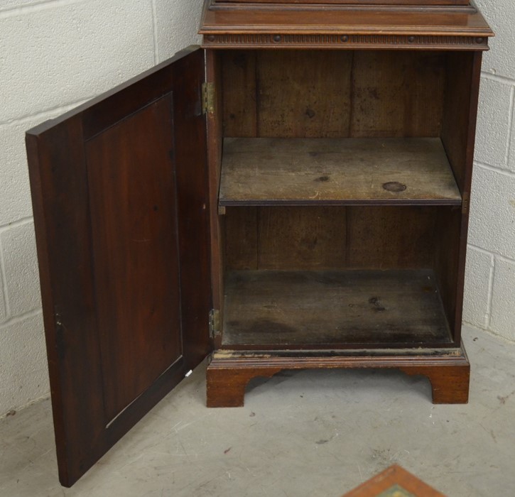 An Edwardian mahogany bookcase cabinet with astragal glazed door enclosing three shelves over a - Image 4 of 5
