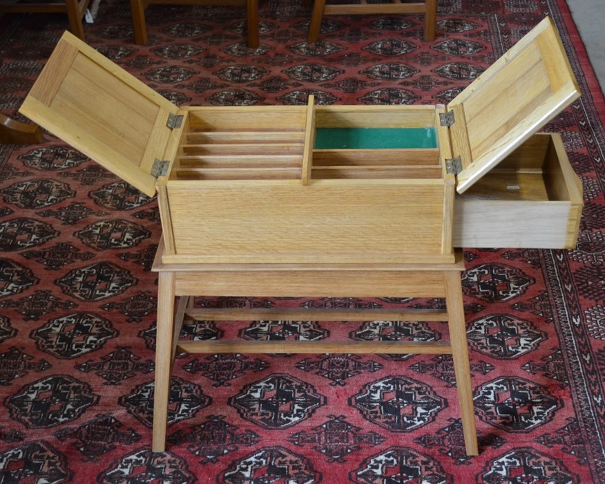 A small light oak sewing/work table with hinged top and side drawer raised on splayed supports - Image 3 of 4