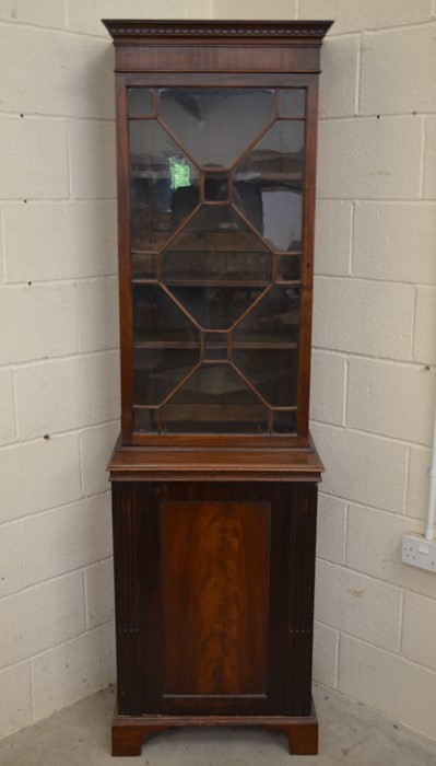 An Edwardian mahogany bookcase cabinet with astragal glazed door enclosing three shelves over a - Image 2 of 5