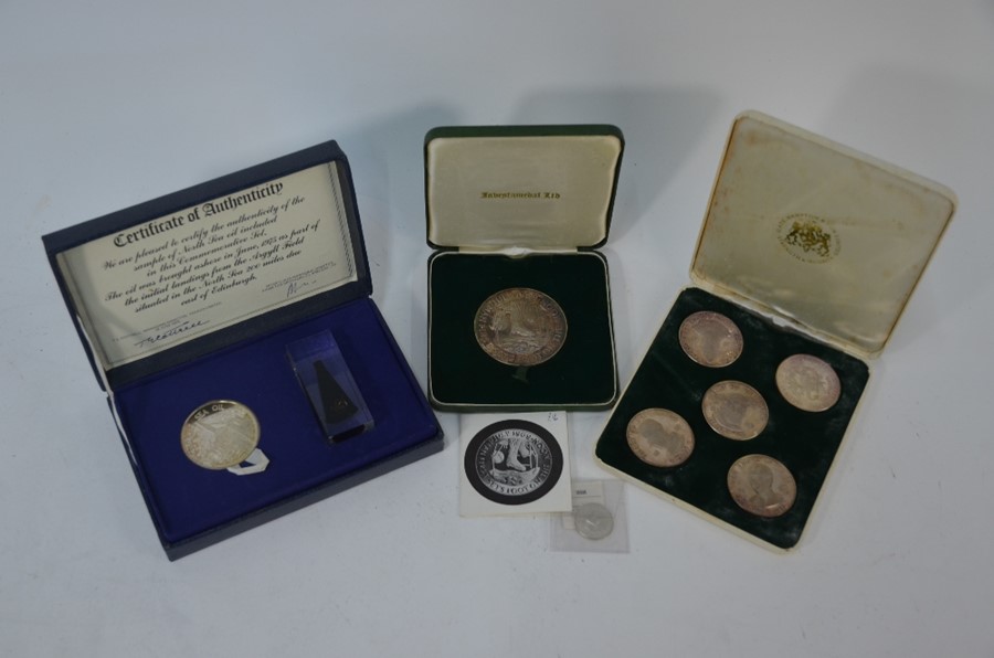 A collection of silver crowns and medallions - Image 4 of 6