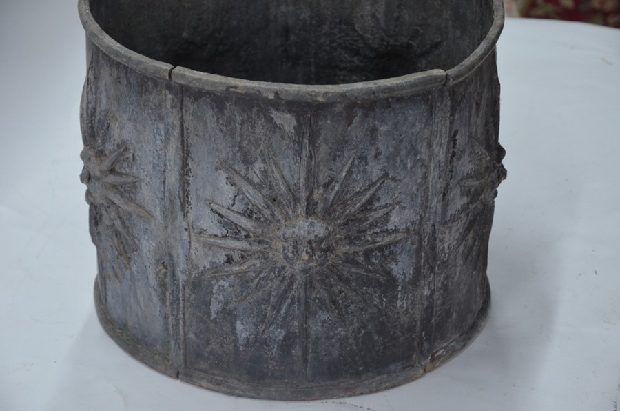 An antique lead circular planter - Image 2 of 6