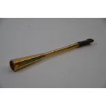 A 9ct yellow gold cigarette holder