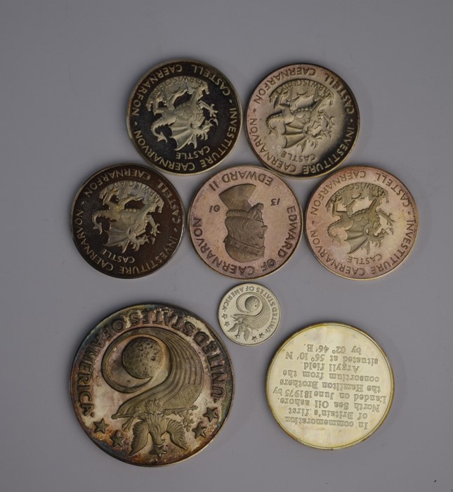 A collection of silver crowns and medallions - Image 3 of 6