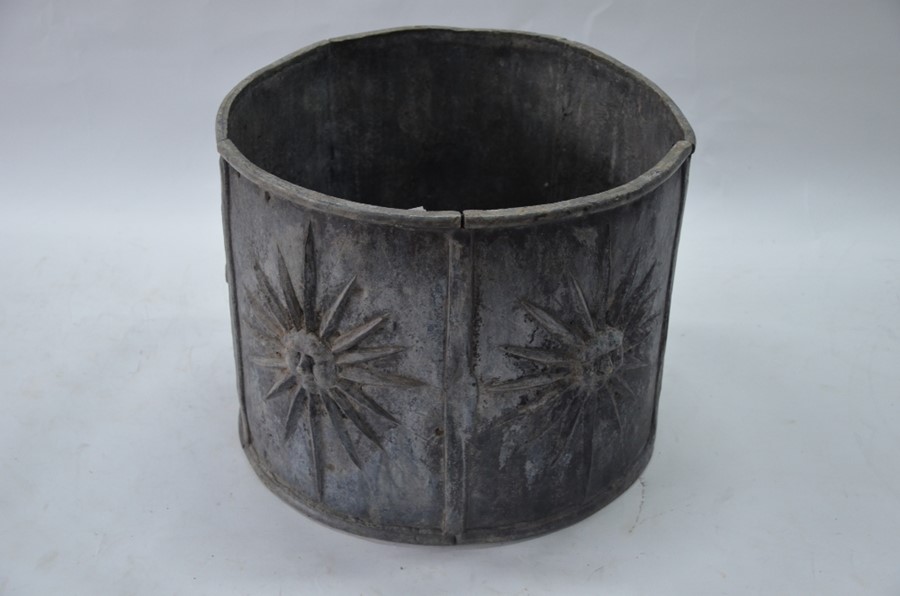 An antique lead circular planter - Image 3 of 6