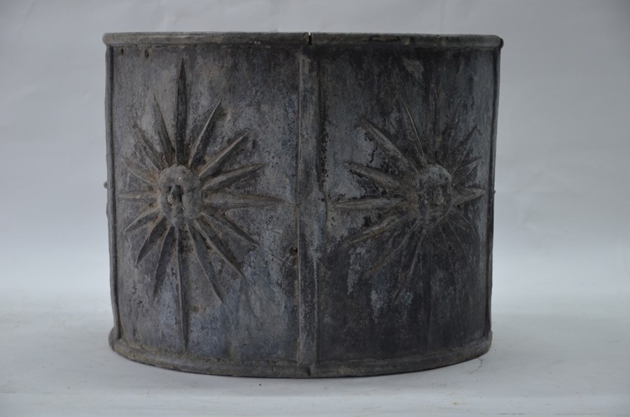 An antique lead circular planter - Image 4 of 6