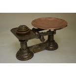 A pair of late Victorian kitchen scales