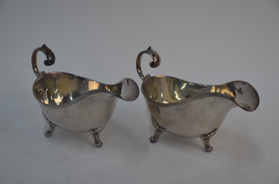 Italian .900 grade scallop serving dishes and electroplated wares - Image 3 of 5