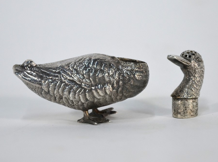 An Edwardian silver novelty 'Duck' pepperette - Image 2 of 3