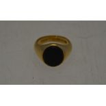 An 18ct yellow gold signet ring set with oval bloodstone