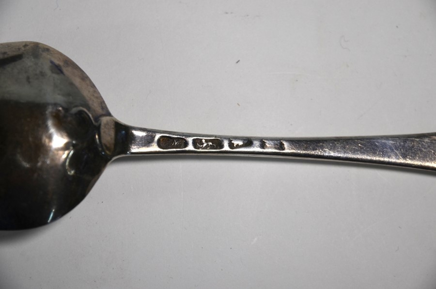 A pair of late Victorian silver berry spoons - Image 3 of 3