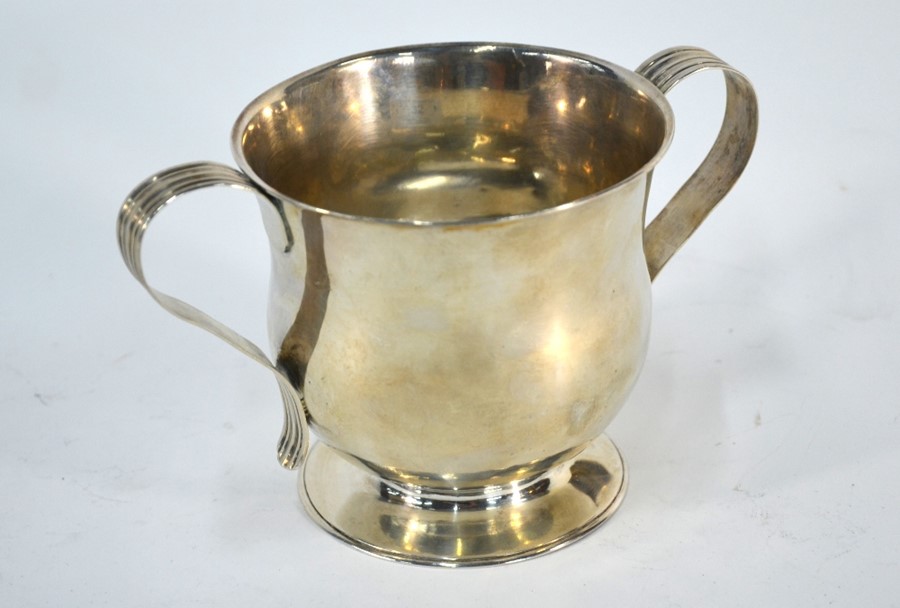 George II silver porringer London 1731 - Image 5 of 11