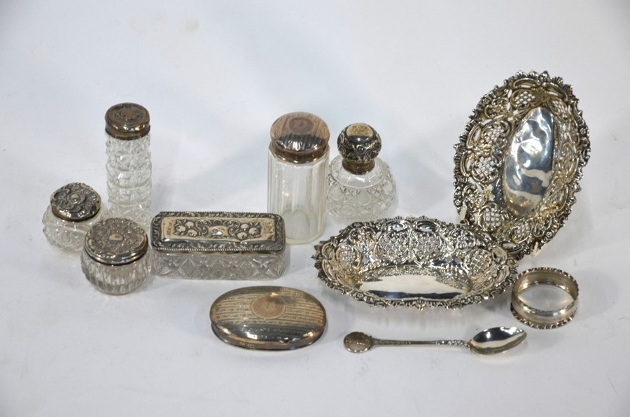 A late Victorian pair of small pierced silver bonbon dishes