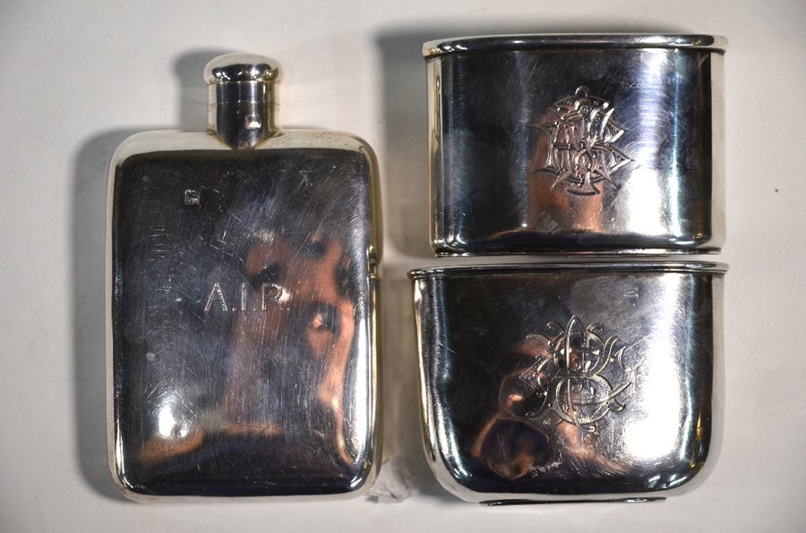 Silver hip flask and two beakers - Image 3 of 4