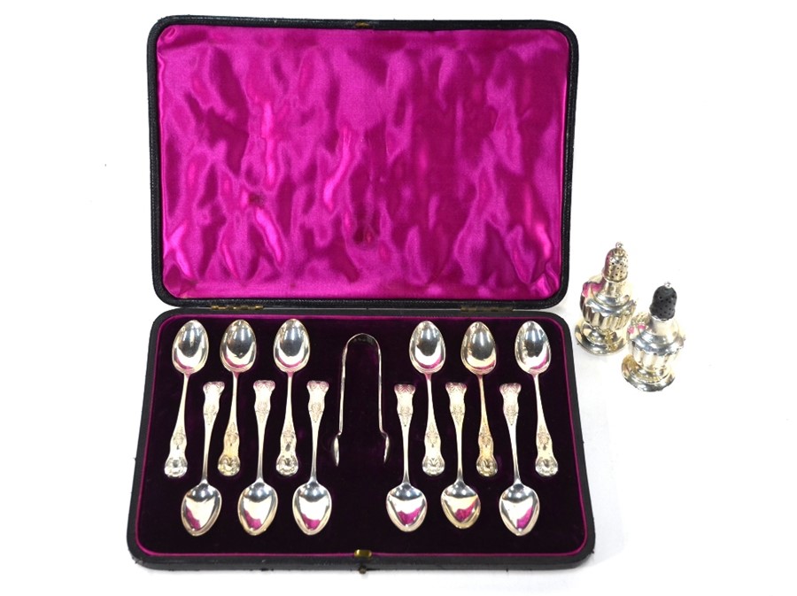 Cased set of silver Kings pattern teaspoons and salt & pepper