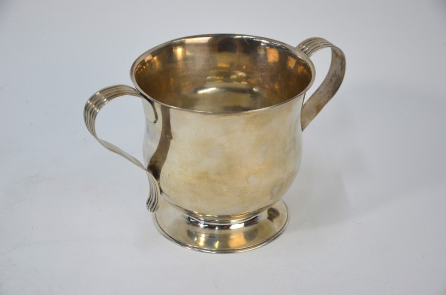 George II silver porringer London 1731 - Image 8 of 11