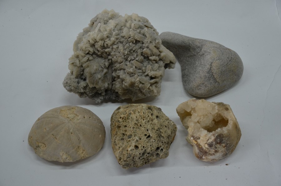 A quantity of crystal geodes and other rocks and fossils - Image 5 of 10