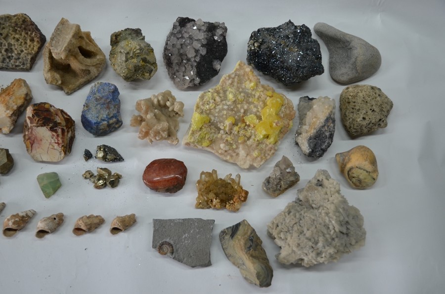 A quantity of crystal geodes and other rocks and fossils - Image 2 of 10