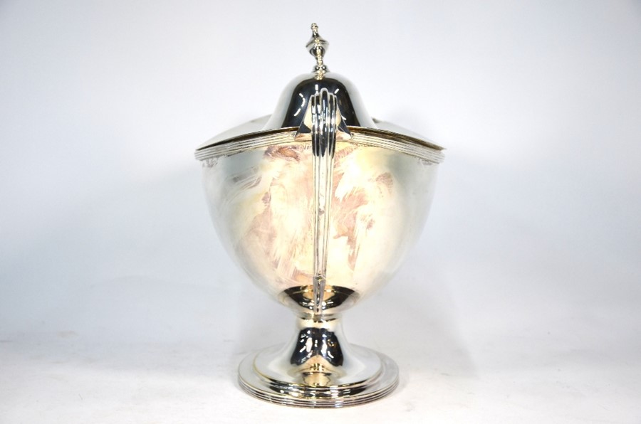 A late Victorian Adam Revival electroplated soup tureen and cover - Image 3 of 6