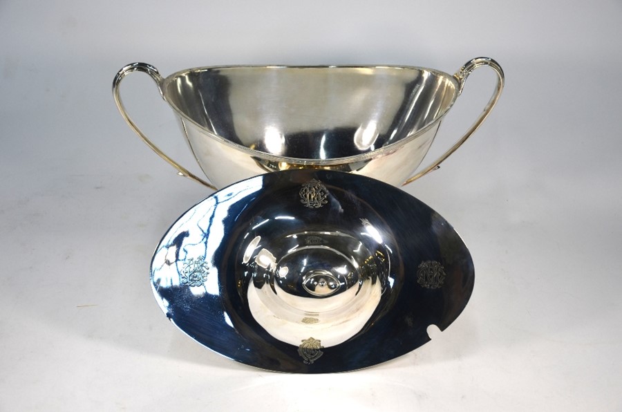 A late Victorian Adam Revival electroplated soup tureen and cover - Image 4 of 6
