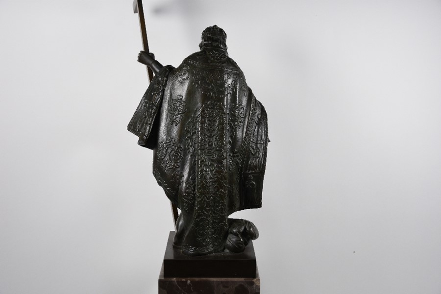 A fine brown bronze sculpture of a knight crusader, late 19th/20th century - Image 6 of 19