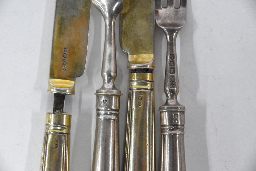 George IV silver stilton scoop & various dessert knives and forks - Image 3 of 3