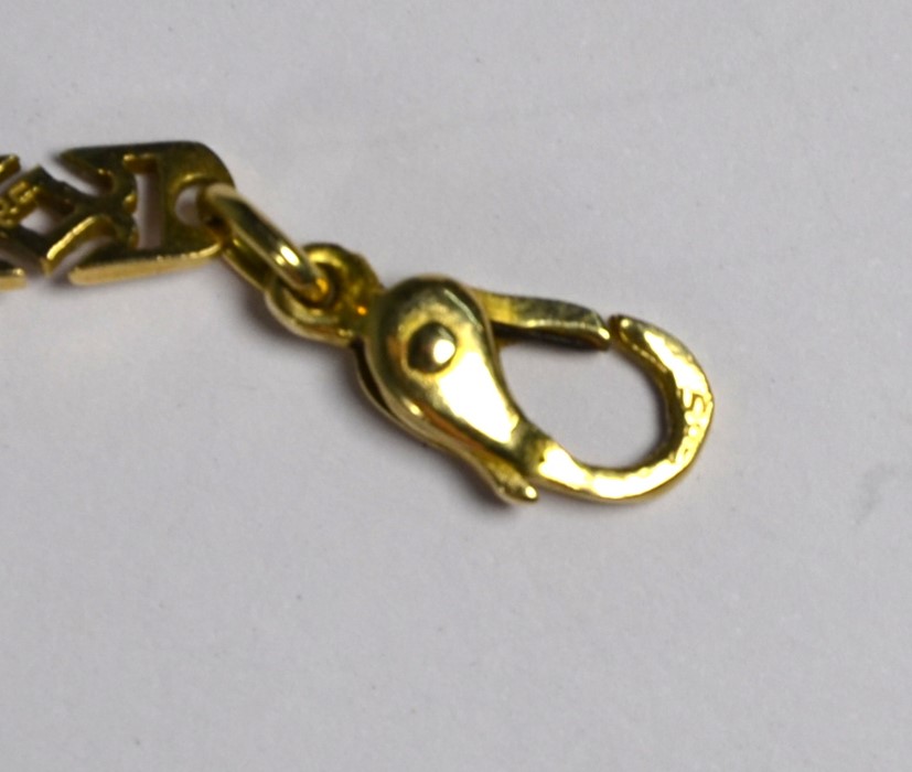 A yellow metal fancy link necklace - Image 4 of 5