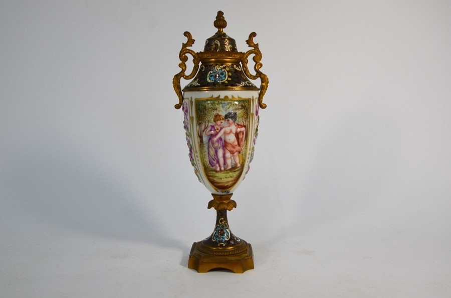 A 19th century Italian Capodimonte urn - Image 3 of 5