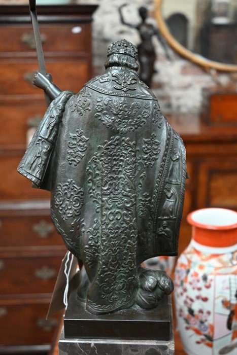 A fine brown bronze sculpture of a knight crusader, late 19th/20th century - Image 14 of 19