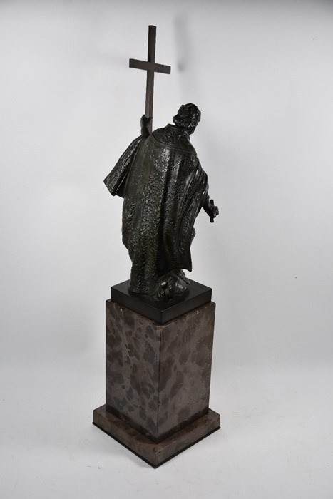 A fine brown bronze sculpture of a knight crusader, late 19th/20th century - Image 2 of 19