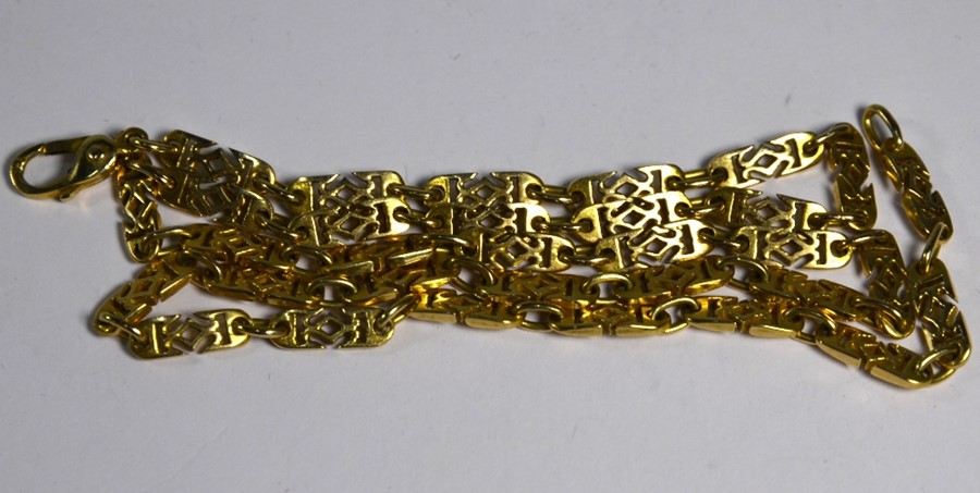 A yellow metal fancy link necklace - Image 3 of 5