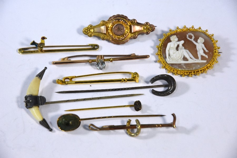 A collection of Victorian and later brooches and pins - Image 2 of 5