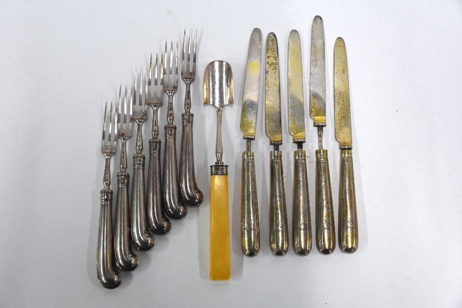 George IV silver stilton scoop & various dessert knives and forks