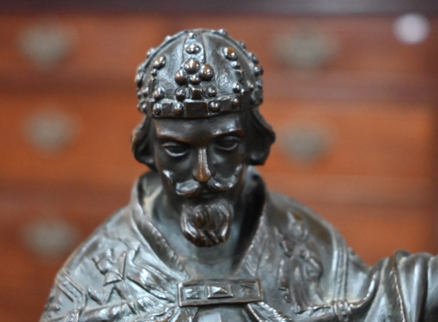 A fine brown bronze sculpture of a knight crusader, late 19th/20th century - Image 17 of 19