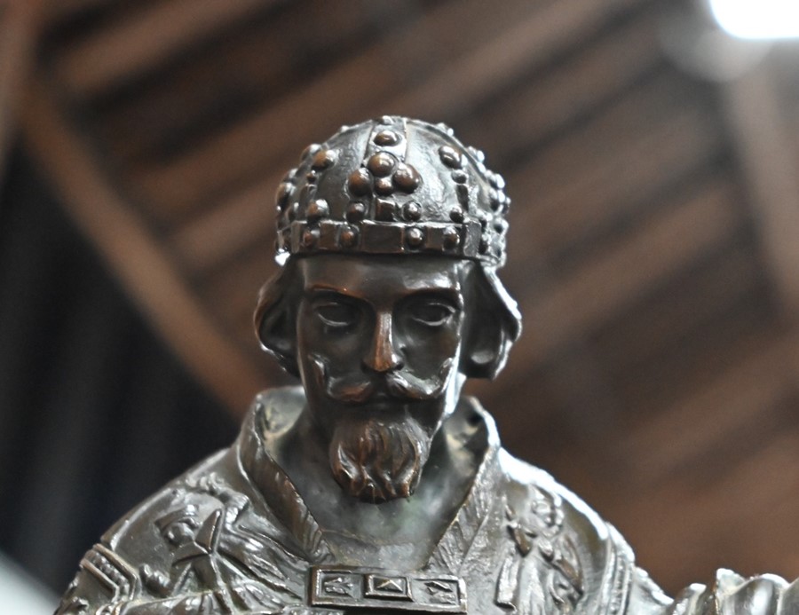 A fine brown bronze sculpture of a knight crusader, late 19th/20th century - Image 19 of 19