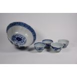 A Chinese Aster pattern blue and white bowl to/w four tea bowls, Kangxi period