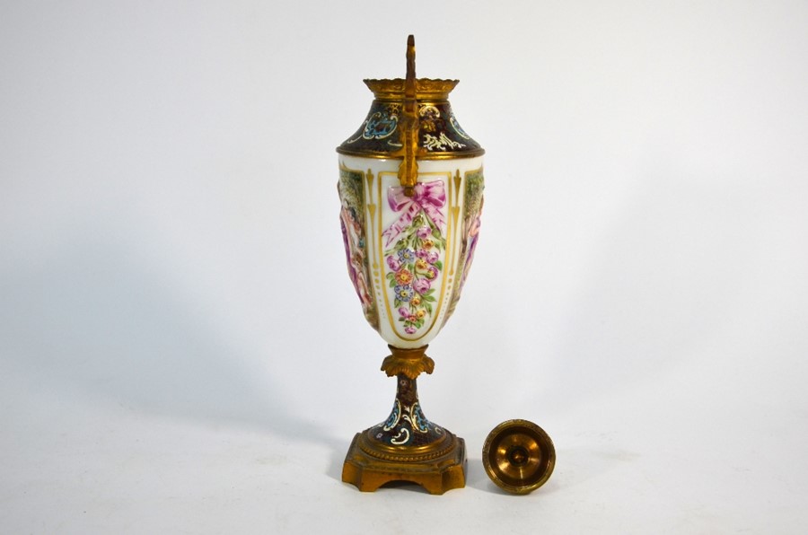 A 19th century Italian Capodimonte urn - Image 4 of 5