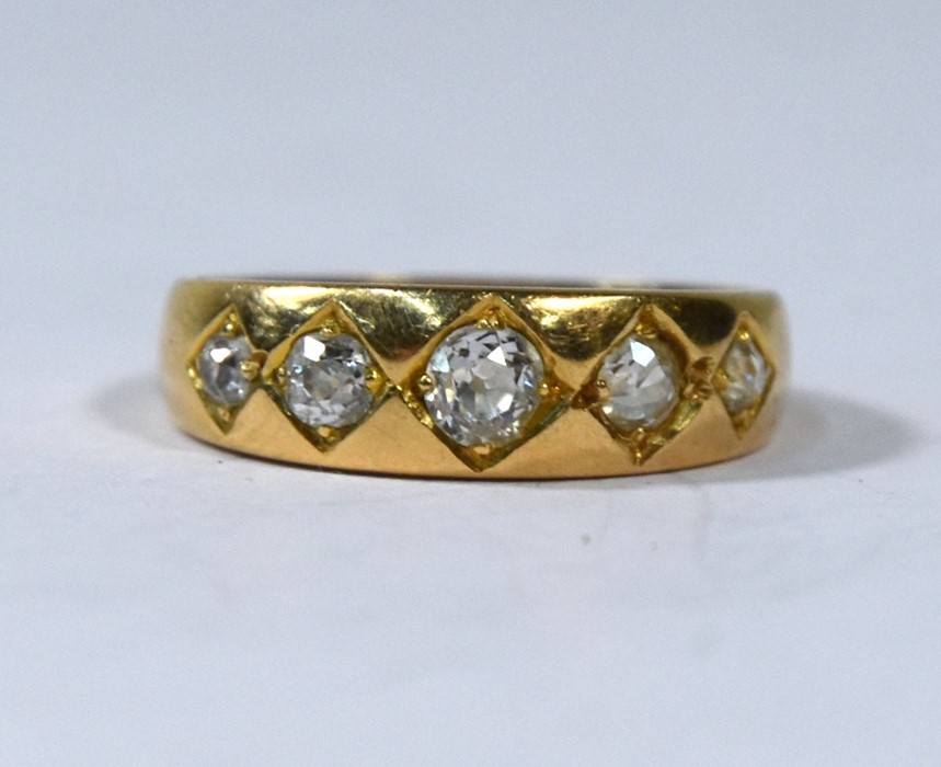 A five stone diamond gypsy ring - Image 2 of 5