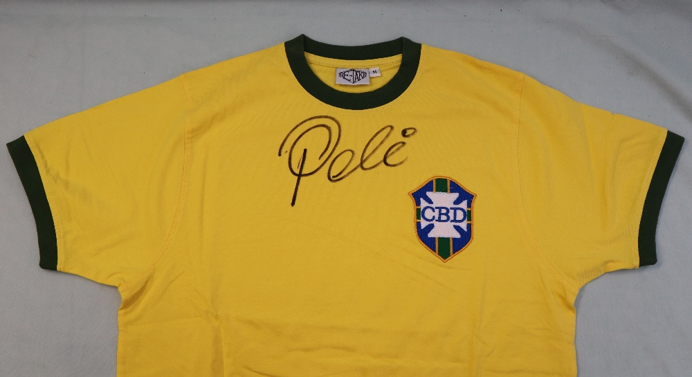 A replica Brazilian football shirt signed by Pele, - Bild 4 aus 5