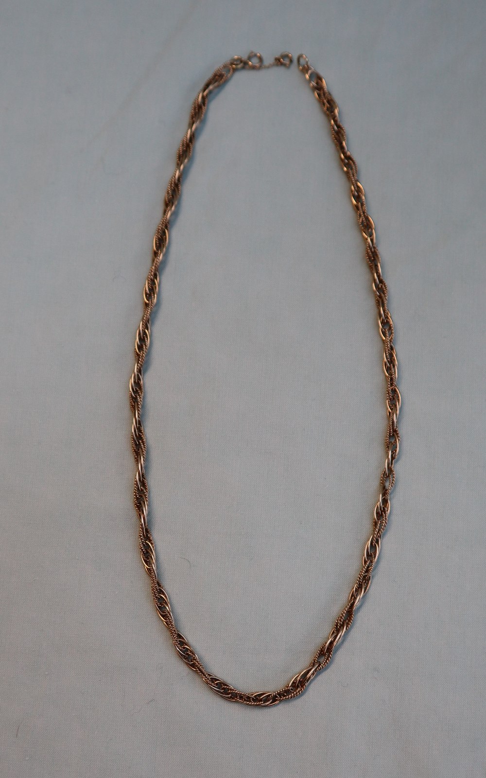 A 9ct yellow gold necklace, of rope twist form, with textured and smooth pointed oval links, - Image 3 of 3