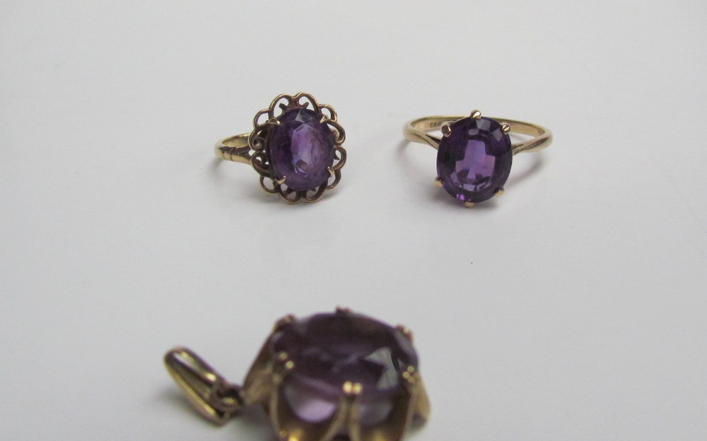 Two 9ct yellow gold amethyst set dress rings together with a yellow metal mounted amethyst pendant - Image 2 of 4