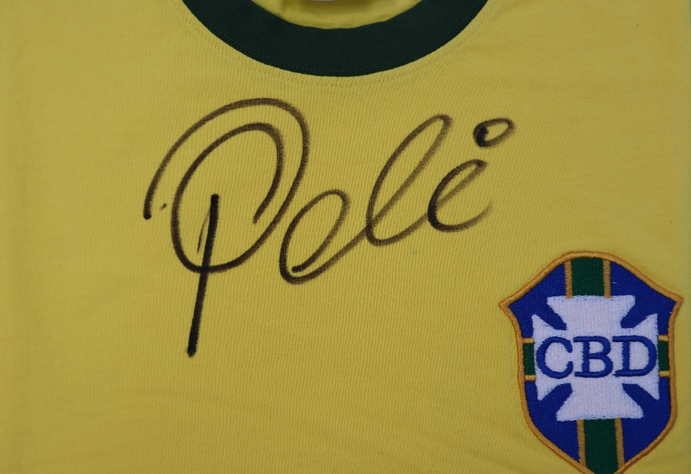 A replica Brazilian football shirt signed by Pele, - Bild 2 aus 5