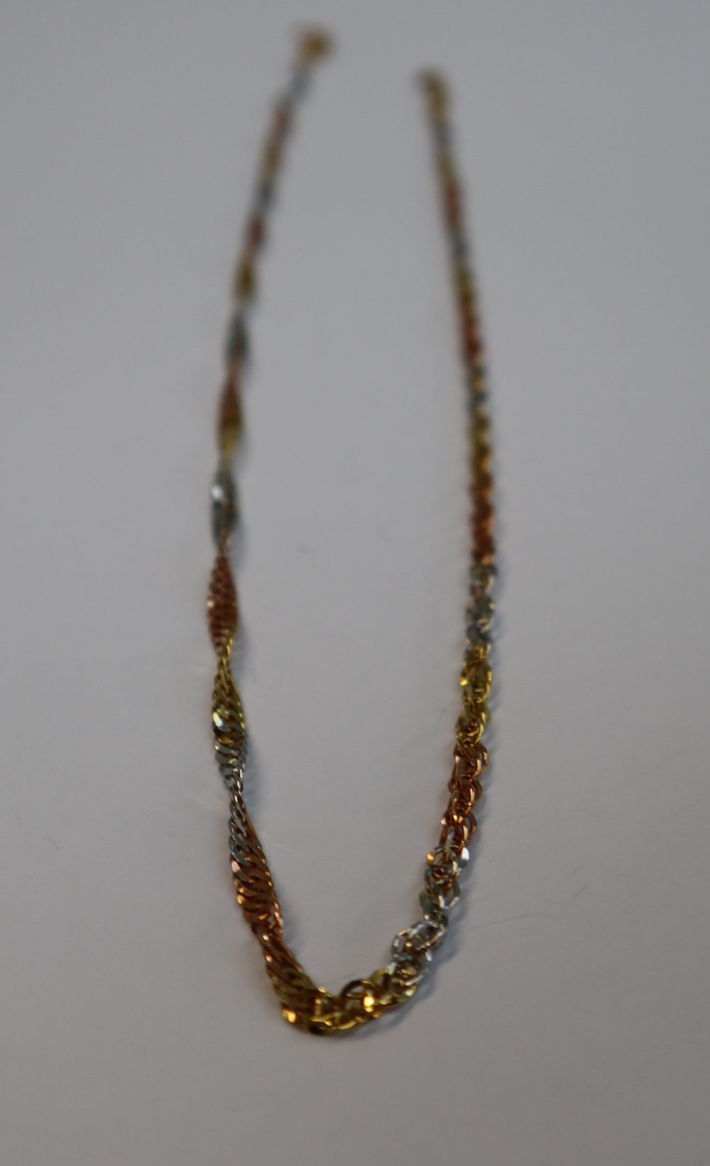 A 9ct three colour gold necklace, with twisted flattened oval links, 45. - Image 3 of 3