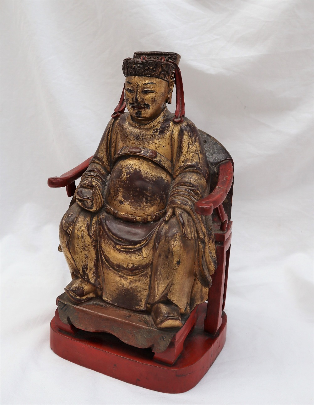 A Chinese carved, gilt and red painted figure of a seated dignitary, - Image 9 of 15