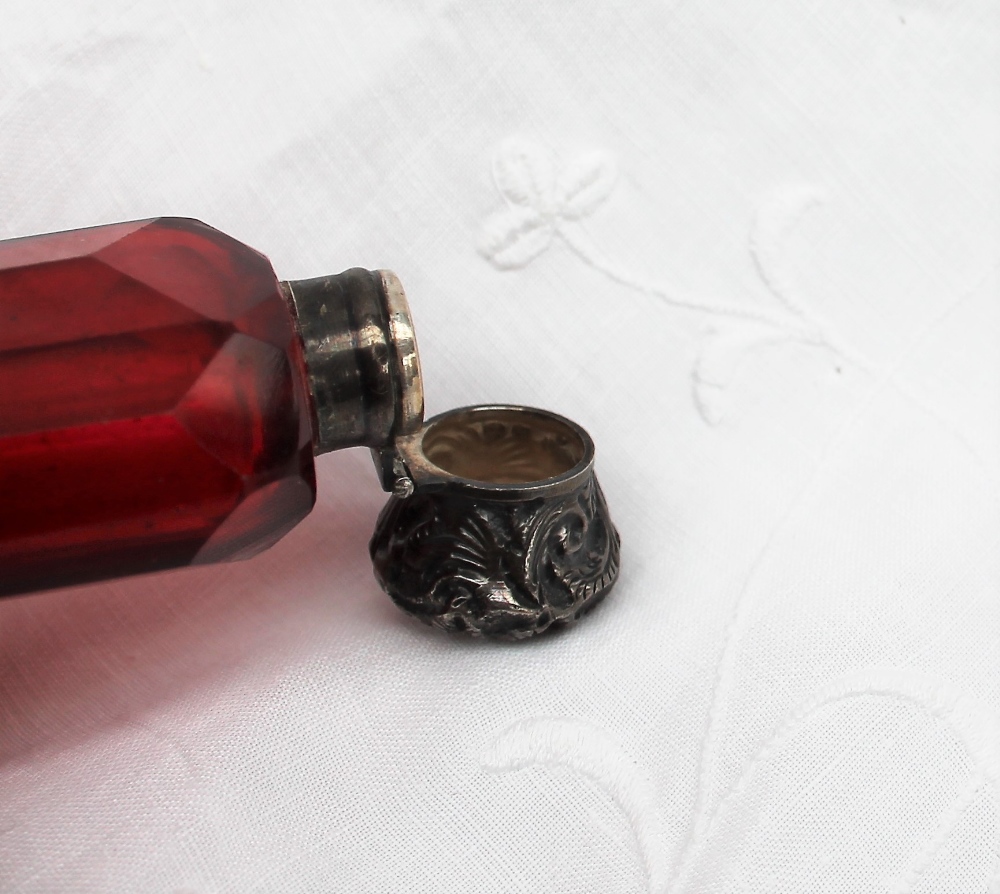 An Edwardian Silver topped and cranberry glass scent bottle, cast with leaves to a faceted body, - Image 6 of 6