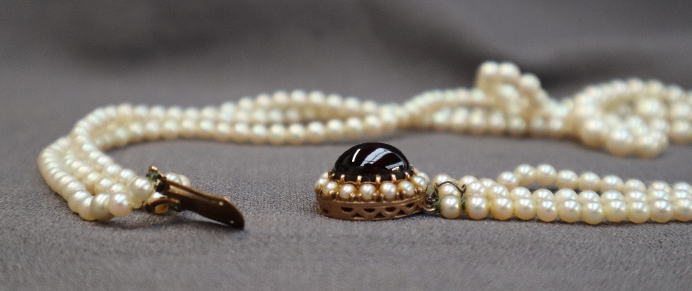 A three strand pearl necklace, - Image 5 of 5